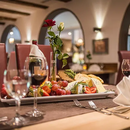 Hotel Romantik Ahrenberg 3*